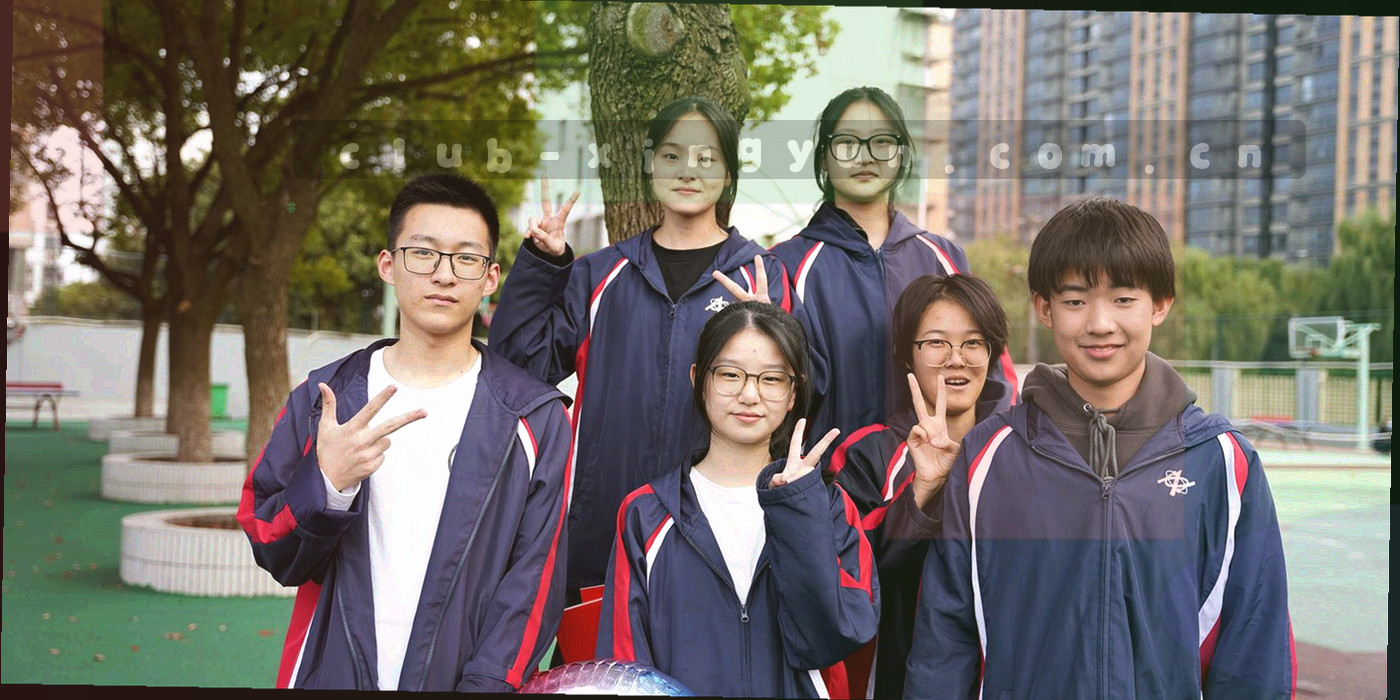 层叠文件夹轮廓组成的时间轴，代表自2023年第二季度以来的归档节点。